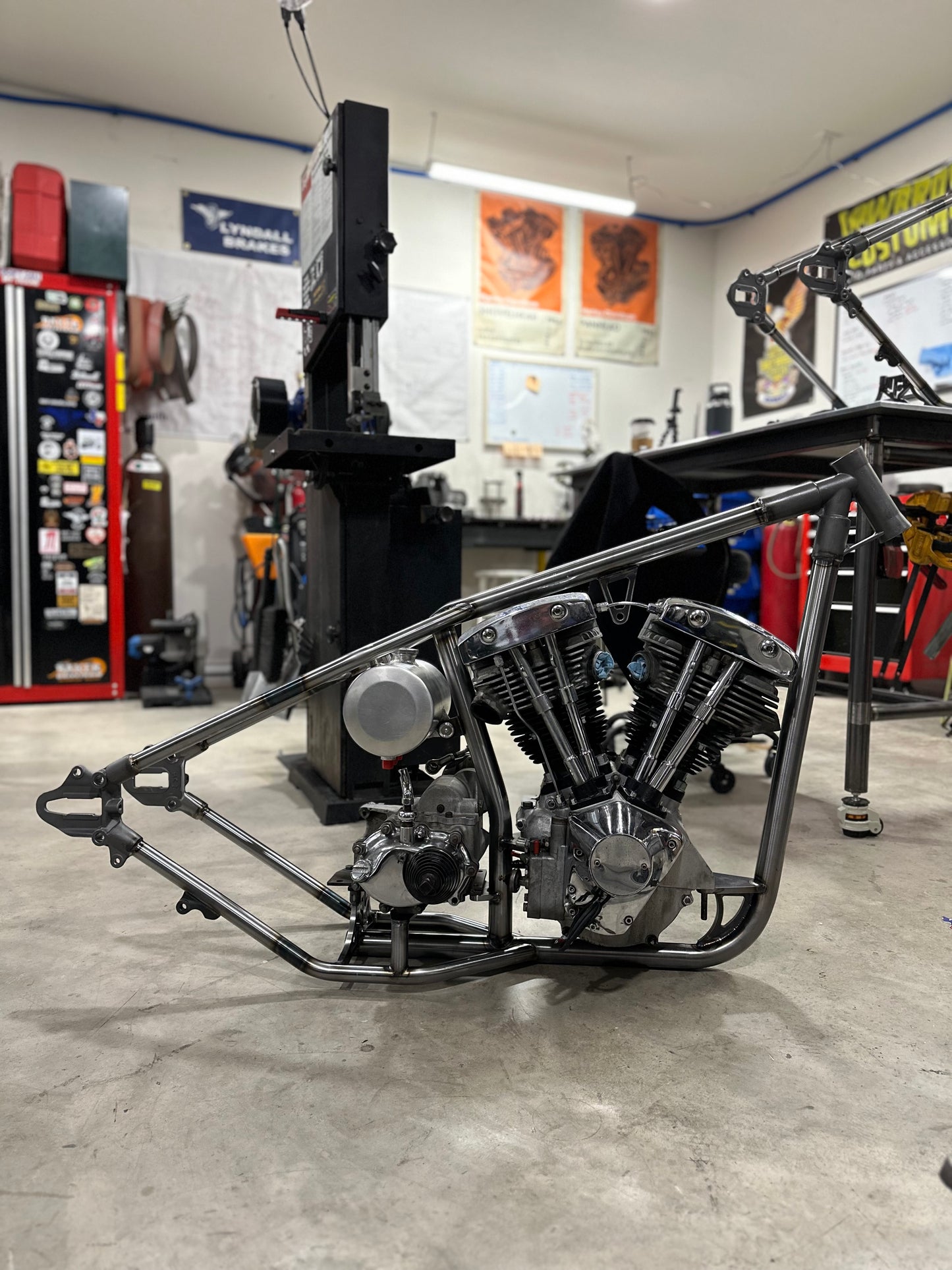 Aluminum oil tank with filter